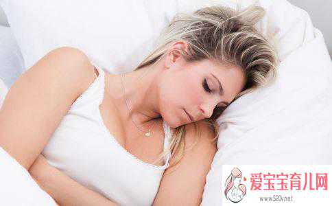 经期哪种睡姿，能够减少妇科病?!女人必知!